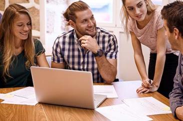 L'ANALISI URGENTI POLITICHE PER GIOVANI E SENIOR 