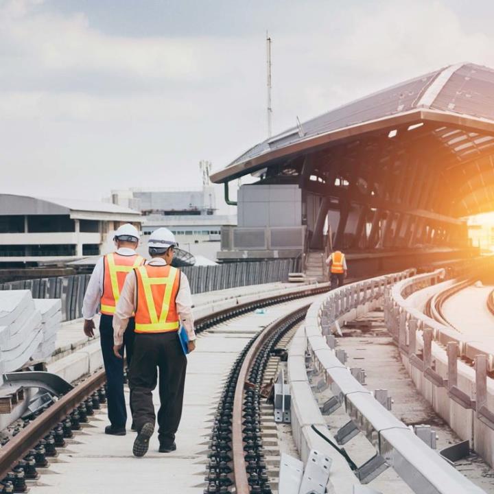 Infrastrutture: più investimenti in trasporti ed energia. Giovani italiani positivi su Pa